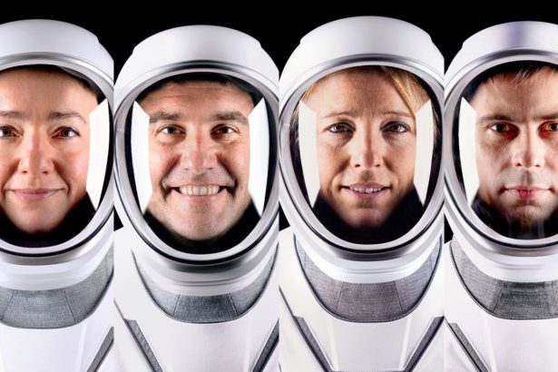 A tripulação da missão Crew-12 da SpaceX, da NASA, da esquerda para a direita, é composta pelos astronautas da NASA Jessica Meir e Jack Hathaway, pela astronauta da ESA (Agência Espacial Europeia) Sophie Adenot e pelo cosmonauta da Roscosmos Andrey Fedyaev. Crédito: SpaceX