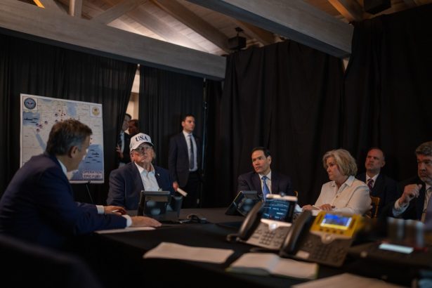 Editorial - Trump monitora ofensiva contra o Irã e o mundo entra em alerta máximo - Foto: Casa Branca