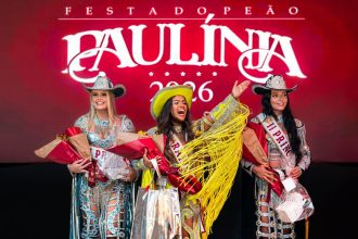 A nova Corte paulinense ganha voz e rosto para a jornada de 2026: Rainha Ana Carolina Berenguel (ao centro) e princesas Júlia Medeiros (à esquerda) e Luma de Vuono (à direita) - Foto: Igor Tuzuki-FPP-26