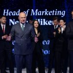 Os líderes da Maison, incluindo o CEO Georges Kern e o diretor-geral Gregory Bruttin, subiram ao palco ao lado dos membros da equipe para apresentar a visão por trás do relançamento, a filosofia de “Le Couturier de la Montre” e a estrutura das novas coleções. - Photo: Universal Genève