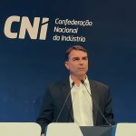 Editorial+ | Flávio Bolsonaro apresenta agenda econômica à indústria e coloca o Custo Brasil no centro do debate presidencial