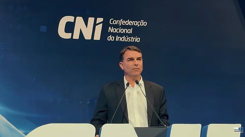 Editorial+ | Flávio Bolsonaro apresenta agenda econômica à indústria e coloca o Custo Brasil no centro do debate presidencial
