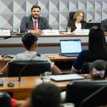 Damares Alves (3ª à esq.), que preside a CDH, com a auditora fiscal Christiane Barros, Fábio Meirelles e Roberto Padilha Andressa Anholete/Agência Senado