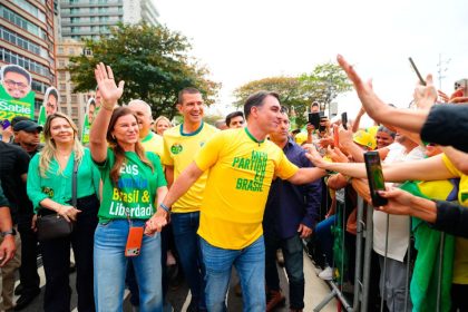 Editorial - Flávio Bolsonaro inicia campanha presidencial em Copacabana sob o lema --O Brasil Vai Vencer-- Foto - Vittor Sales