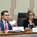 A senadora Damares Alves conduziu a reunião ao lado do ministro dos Povos Indígenas, Eloy Terena Geraldo Magela/Agência Senado