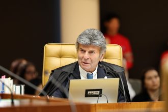 Conflito entre as decisões de André Mendonça, Flávio Dino e Luiz Fux expõe os limites entre liberdade de expressão, combate à desinformação e intervenção judicial durante a campanha eleitoral de 2026. - Foto: Victor Piemonte/STF