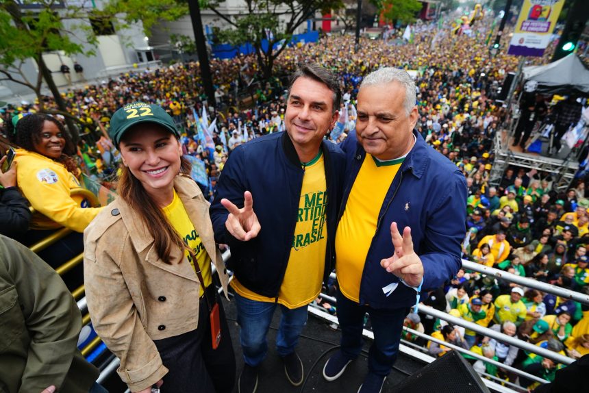 A Avenida Paulista voltou a ser, neste 7 de Setembro de 2026, um dos principais palcos da disputa política brasileira. Em uma manifestação liderada pelo senador e candidato à Presidência da República Flávio Bolsonaro (PL-RJ), Fernanda Bolsonaro e Alfredo Gaspar - Vice presidente - Foto: divulgação/Assessoria de Imprensa