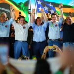 Flávio Bolsonaro recebe apoio de Ronaldo Caiado e Tarcísio de Freitas e Zema | Crédito: Vittor Sales/ Divulgação Campanha Flávio Bolsonaro